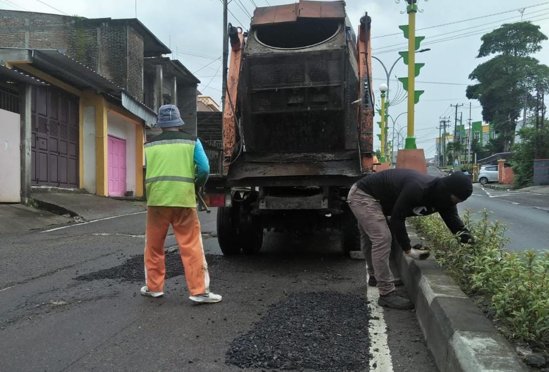 Respon Aduan Warga, Pemkot Parepare Masif Benahi Jalan Berlubang
