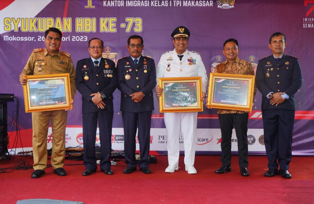 Peringatan HBI ke-73, Kanwil Kemenkumham Sulsel Beri Penghragaan ke Pemkab Maros