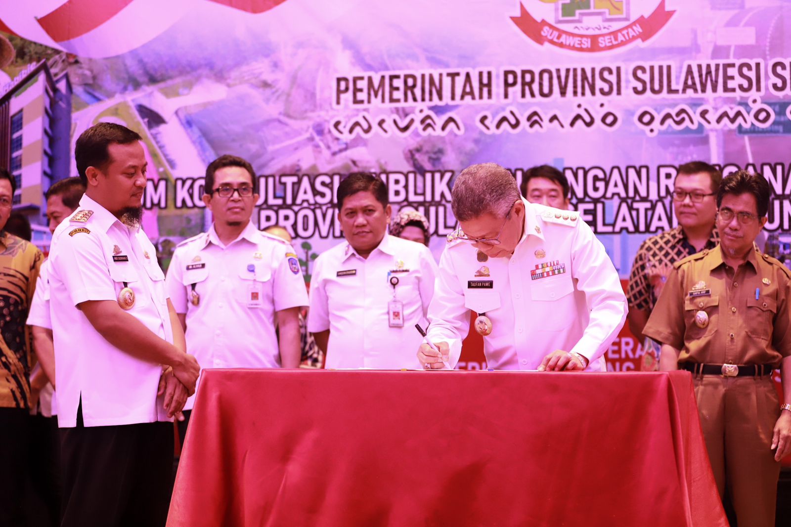 Taufan Pawe Teken Rancangan RPD Sulsel 2024-2026