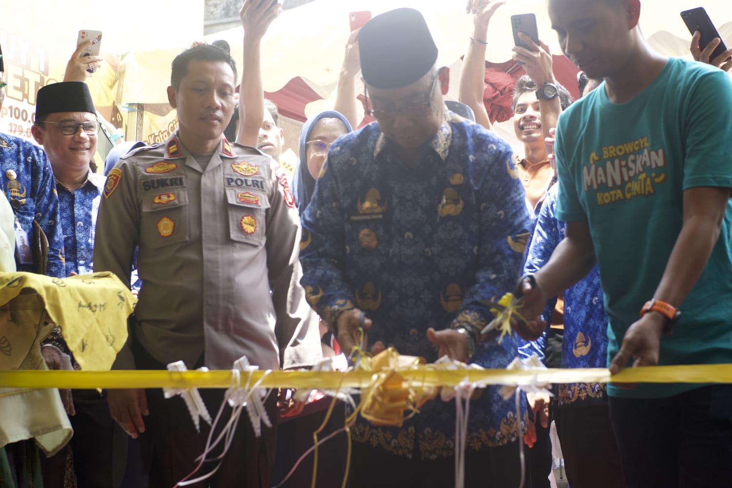 Wawali Pangerang Rahim Resmikan Outlet Baru