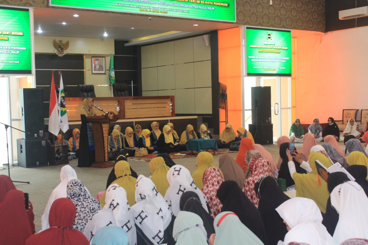 Erna Rasyid Taufan Khatam Alquran Bersama Pengurus Majelis Taklim