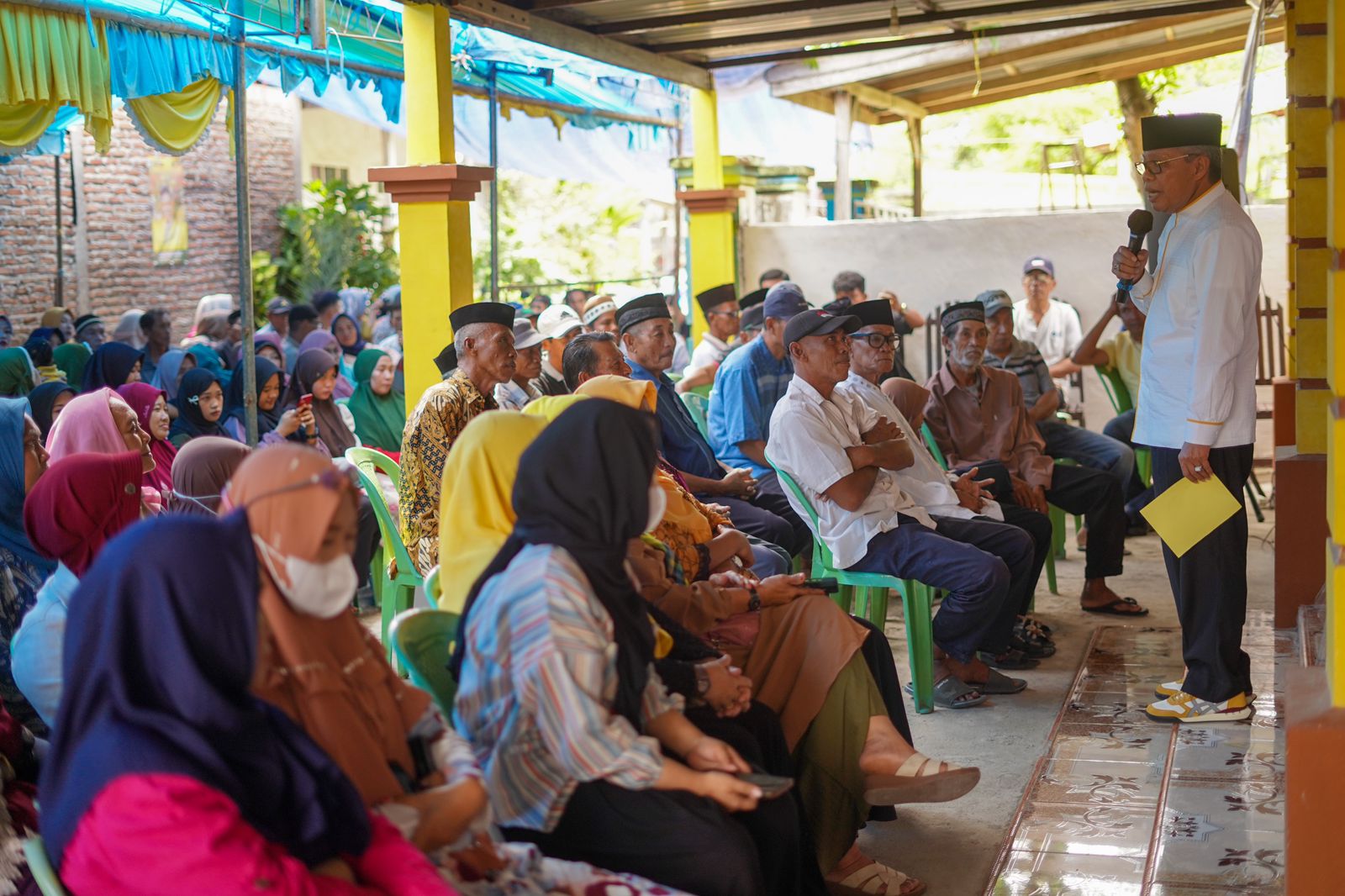 Safari Ramadan Peduli Berlanjut, Taufan Pawe Sosialiasasikan Airlangga Capres 2024 di Bulukumba