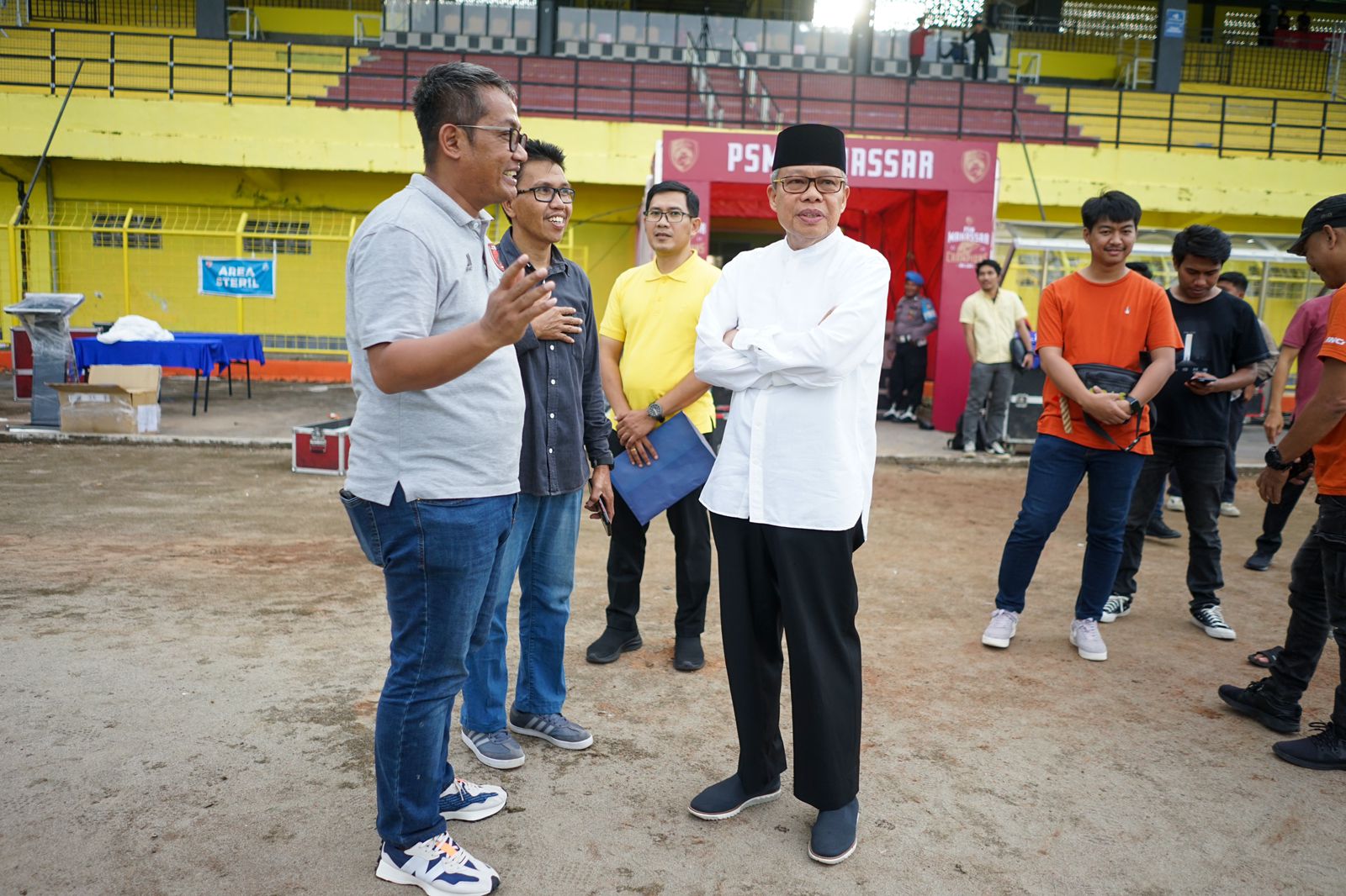 Taufan Pawe Tinjau Kesiapan Laga PSM Makassar Vs Borneo FC di GBH