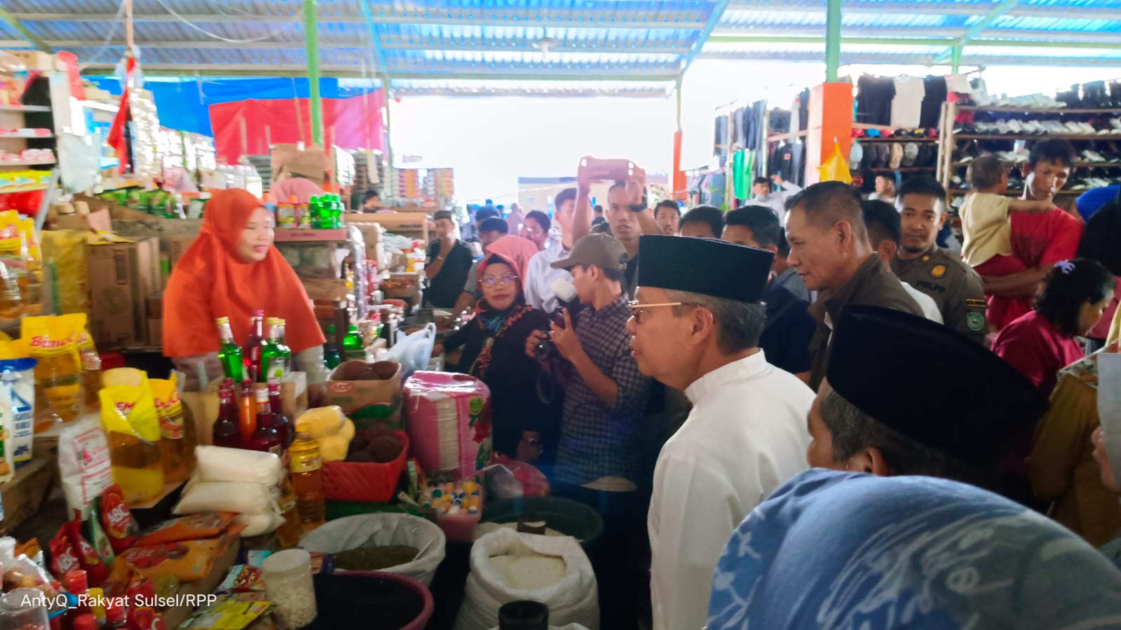 Jelang Idul Fitri, Wali Kota Parepare Pantau Harga Bahan Pokok di Pasar Sumpang