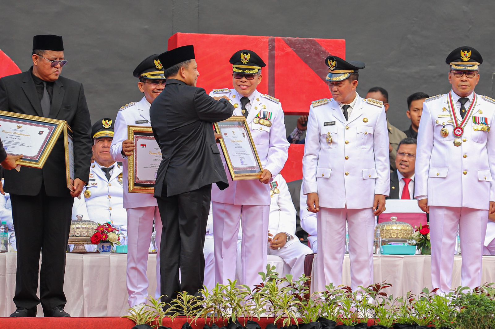 Kinerja Pemkot Parepare Masuk Tertinggi Skala Nasional, Mendagri Tito Berikan Penghargaan Untuk Taufan Pawe