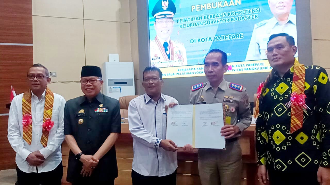 Wali Kota Parepare Buka Pelatihan Tenaga Surveyor Kadaster Pertanahan