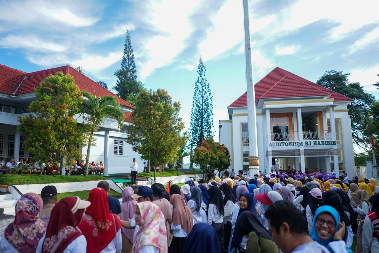 Wali Kota Parepare Lepas Peserta Jalan Sehat Milad UMPAR ke-24