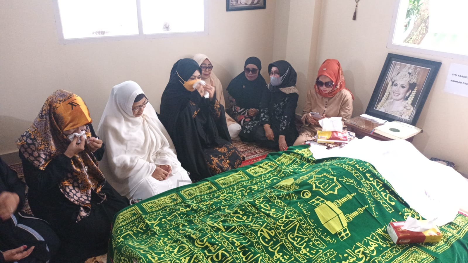 Erna Rasyid Taufan Melayat ke Rumah Duka Andi Dika Putri Faisal Andi Sapada