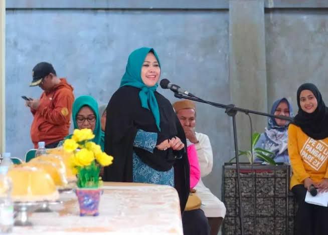 Erna Rasyid Taufan Gagas Lomba Berbalas Pantun Berbahasa Bugis, Libatkan Istri Camat dan Lurah Hingga Ibu Tumah Tangga