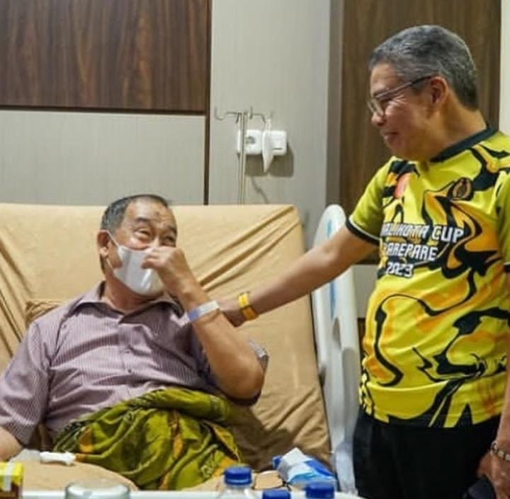Wali Kota Parepare Besuk Wawali di Rumah Sakit
