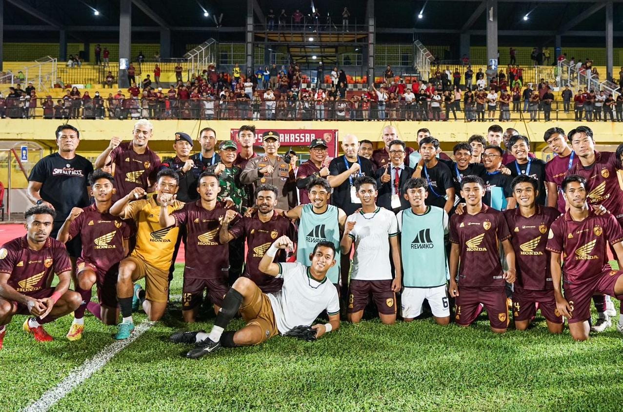 Taufan Pawe Diapresiasi Jersey Atas Dedikasinya Untuk PSM Makassar