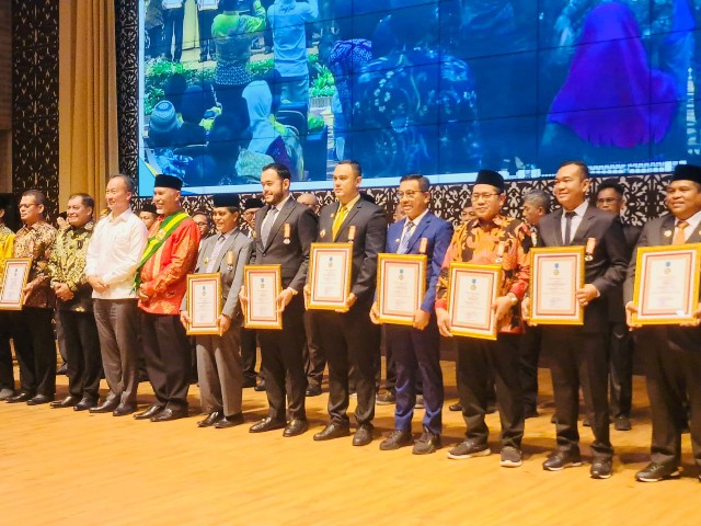 Ketua DPRD Maros Dinobatkan Sebagai Tokoh Penggerak Koperasi Madya