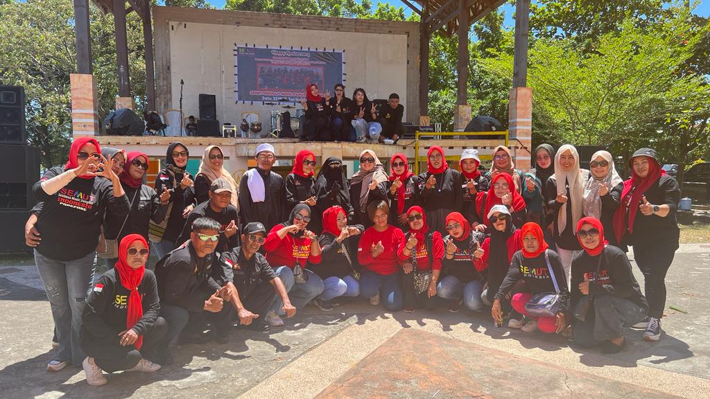 Hadiri Milad SEMUT, Erna Rasyid Taufan Ajak Perkuat Syiar Islam Melalui Lagu-lagu Islami