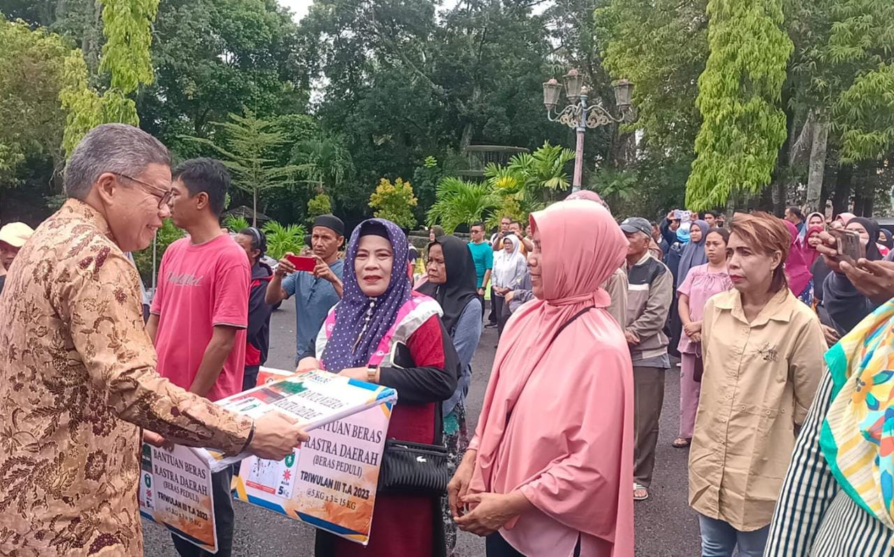 Wali Kota Parepare Lepas Penyaluran Bantuan Beras Peduli Kepada Masyarakat Prasejahtera