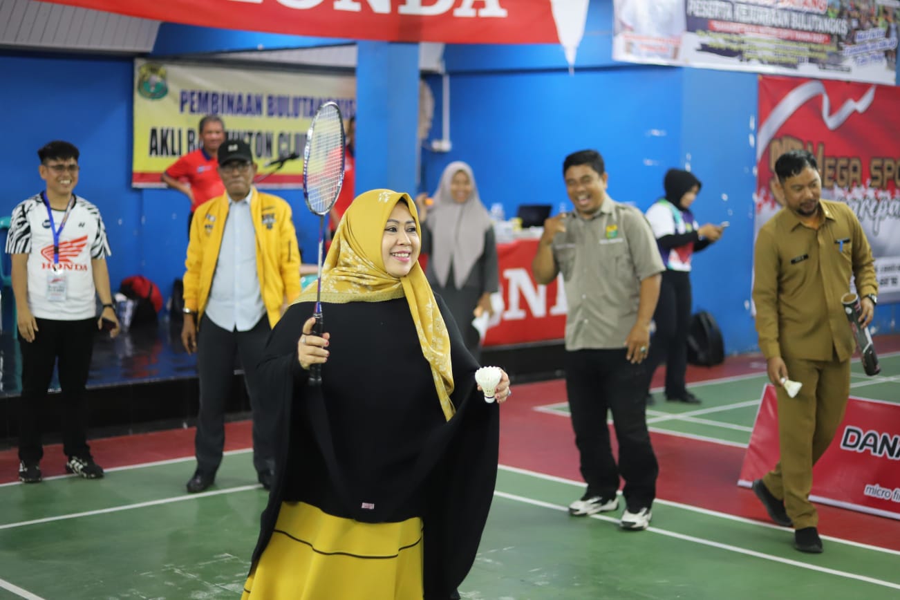 Erna Rasyid Taufan Buka Turnamen Sahabat Daya Cup II PBSI Parepare