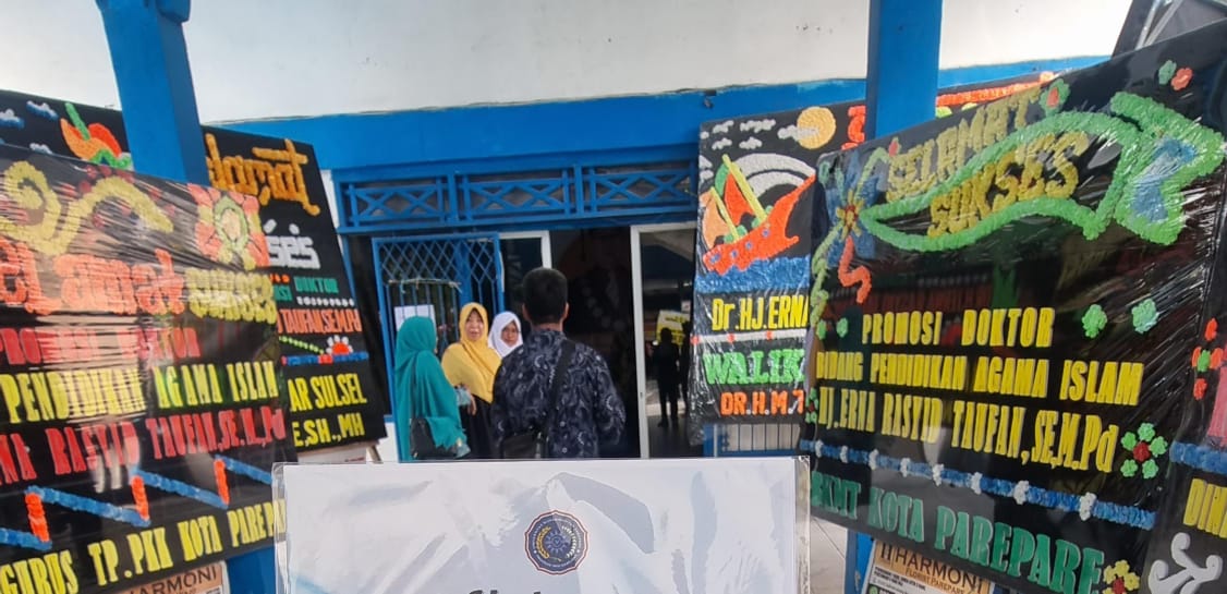 Sidang Doktor Erna Rasyid Taufan Banjir Karangan Bunga di UMPAR