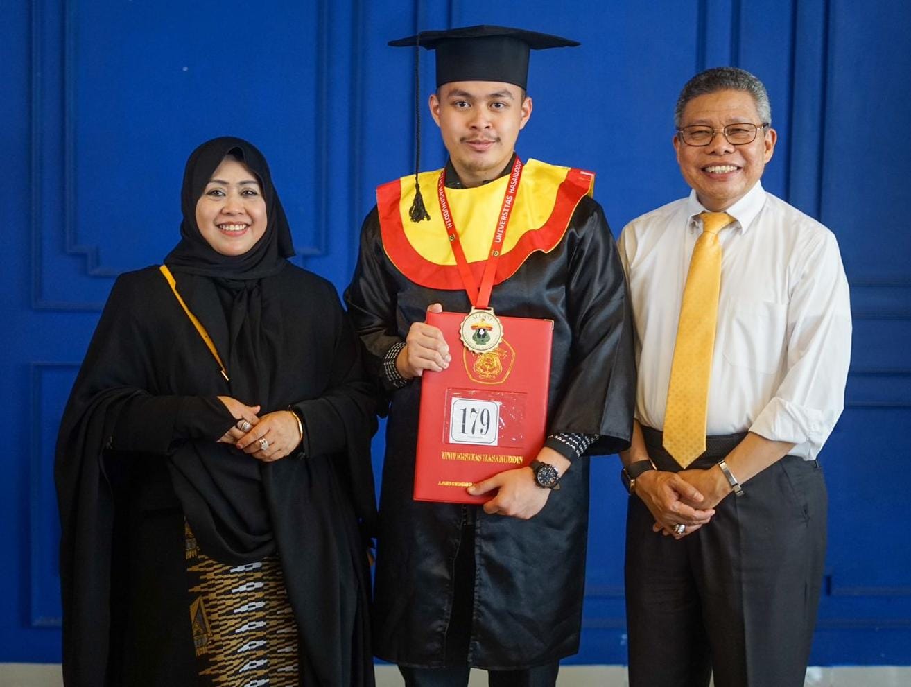 Putra Bungsu Walikota Taufan Pawe Raih Gelar Sarjana Hukum Unhas