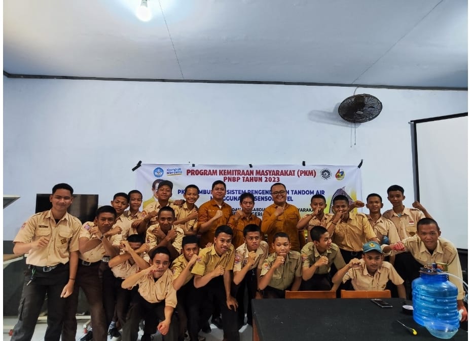 Foto bersama tim PKM INM dengan pelajar SMKM 4 Kabupaten Gowa. -ist/akarberita-