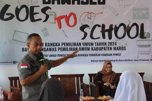 Edukasi Pemilih Pemula, Bawaslu Maros Sosialisasi di Madrasah Aliah DDI Cambalangi