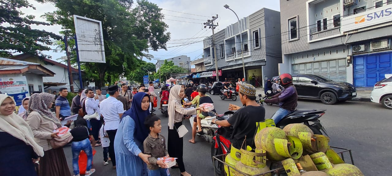 KPU Parepare Gelar Sosialisasi dan Bagi-bagi Takjil