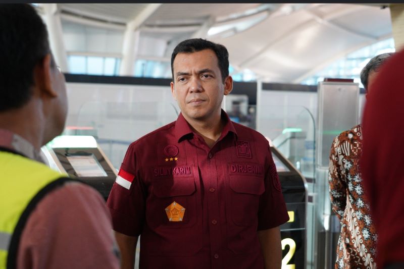 Imigrasi Berlakukan Izin Tinggal Peralihan WNA