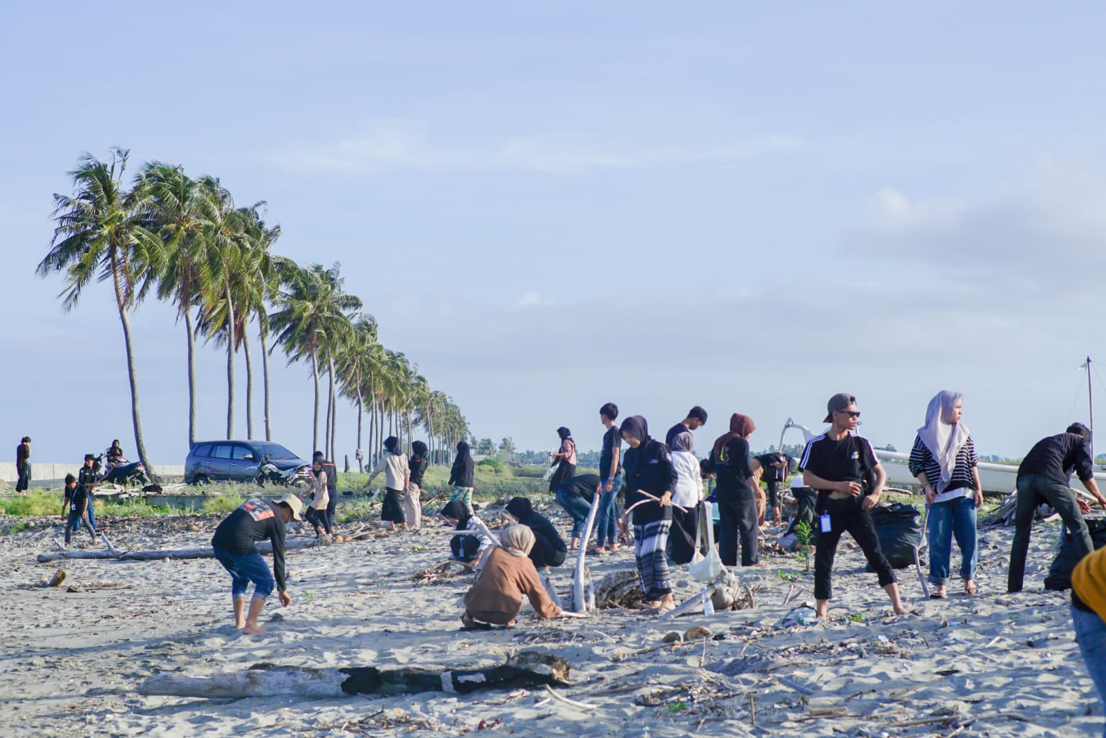 Langkah Awal Pengawalan, KMP UNM Gelar Minggu Bersih Pantai Waetuoe