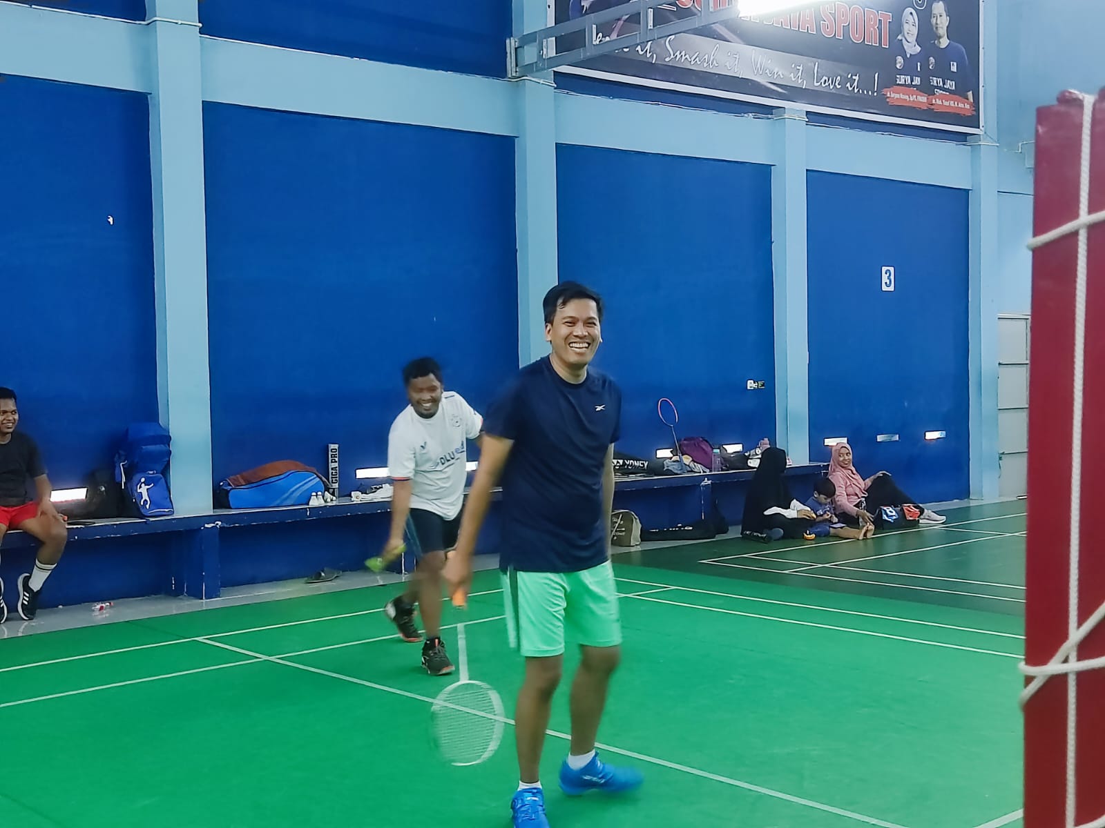 Andi Nurhaldin Nurdin Halid Ajak Tim dan Rekan Media Bermain Bulu Tangkis Bersama