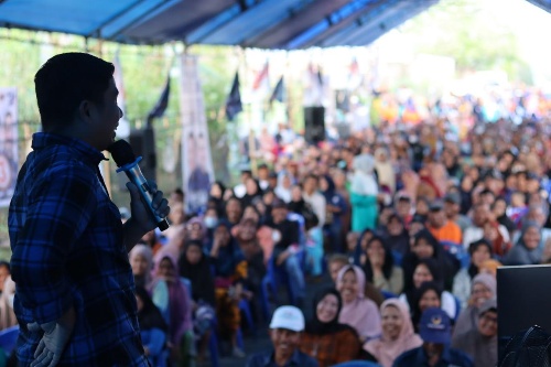 Ratusan Warga Antusias Sambut Safari Politik Tasming-Hermanto di Jalan Lingkar Kelurahan Lapadde