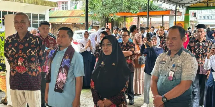Wali Kota Parepare Tasming Hamid saat mengunjungi SMPN 2