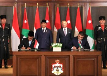 Menteri Pertanian Andi Amran Sulaiman dan Menteri Pertanian Yordania menandatangani MoU disaksikan Presiden Prabowo dan Raja Abdullah II