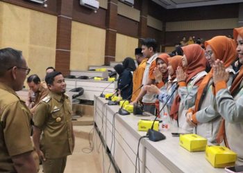 Wali Kota Parepare Tasming Hamid berbicara kepada siswa Sekolah Islam Athirah Makassar dalam kunjungan edukatif