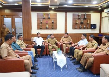 Wali Kota Parepare Tasming Hamid bersama pengurus Askot PSSI dalam audiensi sepak bola