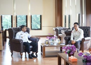 Wali Kota Tasming Hamid berdialog dengan jajaran PHRI Parepare di Kantor Sekretariat Daerah.