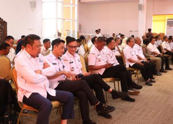 Direktur PAM Tirta Karajae Andi Firdaus Djollong bersama Wali Kota Parepare Tasming Hamid dan Rektor Unhas Prof. Jamaluddin Jompa dalam dialog pengembangan potensi Parepare, 14 Mei 2025.