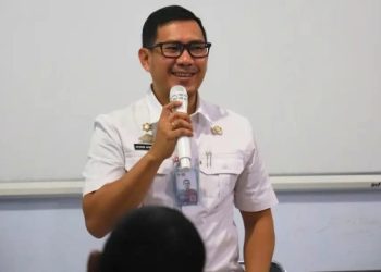 Amarun Agung Hamka mempresentasikan jurnal ilmiah pada Doctoral International Conference 2025 di Universitas Hasanuddin Makassar