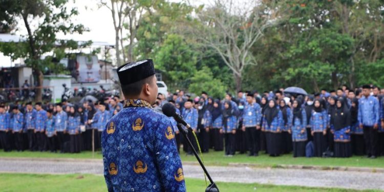 Wali Kota Parepare Tasming Hamid memberikan arahan saat upacara Hari Kesadaran Nasional di Lapangan Upacara Pemkot Parepare