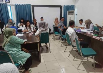 Pemeriksaan kesehatan gratis di ruang rapat PAM Tirta Karajae Parepare untuk pegawai dan Dharma Wanita