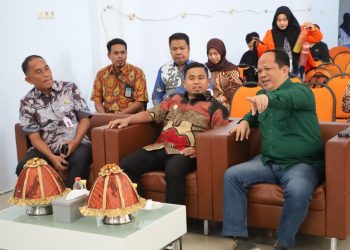 Wali Kota Parepare Tasming Hamid saat berdiskusi dengan Rektor ITH terkait pengembangan aplikasi Parepare Dalam Genggaman