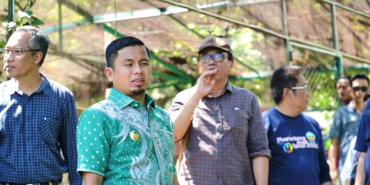 Wali Kota Parepare Tasming Hamid bersama tim Selecta dan OPD meninjau pengembangan Kebun Raya Jompie sebagai destinasi wisata