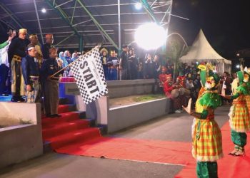 Wali Kota Parepare Tasming Hamid saat membuka Pekan Kebudayaan Daerah 2025 dan melepas peserta Pawai Budaya di Lapangan Andi Makkasau