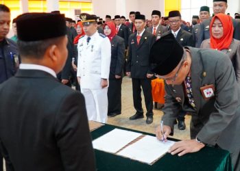 Wali Kota Parepare, Tasming Hamid, melantik pejabat struktural dan fungsional di Auditorium BJ Habibie, Senin, 2 Juni 2025.