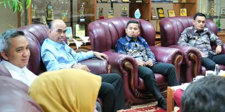 Wali Kota Parepare, Tasming Hamid, memberikan sambutan dalam acara Penguatan Inovasi Daerah di Makassar, 3 Juni 2025.