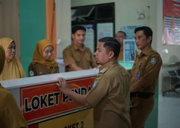 Wali Kota Parepare Tasming Hamid melakukan sidak di Puskesmas Lumpue untuk meninjau pelayanan kesehatan.