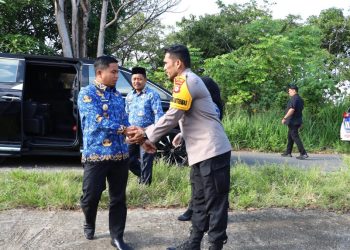 Wali Kota Tasming Hamid saat meninjau lahan calon Sekolah Rakyat di kawasan RPH, Bukit Harapan.