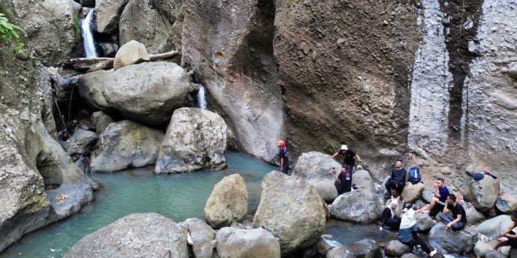 Air Terjun Lawalane di tengah hutan tropis Parepare