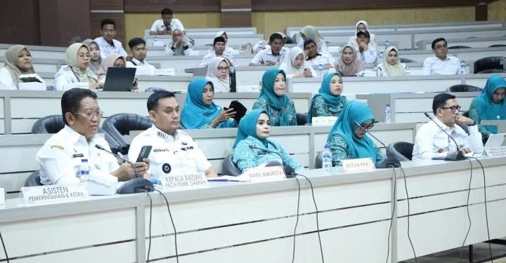 Wali Kota Parepare Tasming Hamid memaparkan strategi percepatan penurunan stunting secara virtual bersama jajaran OPD.