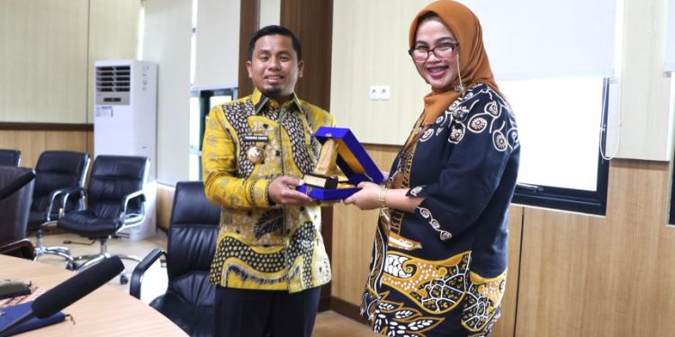 Wali Kota Parepare Tasming Hamid bersama Dekan Fakultas Kedokteran UNM membahas kerja sama kesehatan