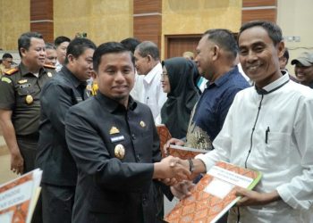 Wali Kota Parepare menyerahkan Akta Koperasi Merah Putih di 22 kelurahan usai peluncuran nasional oleh Presiden Prabowo