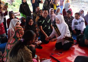 Bunda PAUD Parepare serahkan bantuan langsung kepada korban kebakaran di Jalan Laupe, Soreang