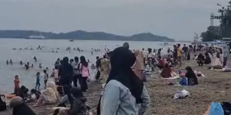 Peluncuran CFD dan CFN di PantaiKu Parepare oleh Wali Kota Tasming Hamid